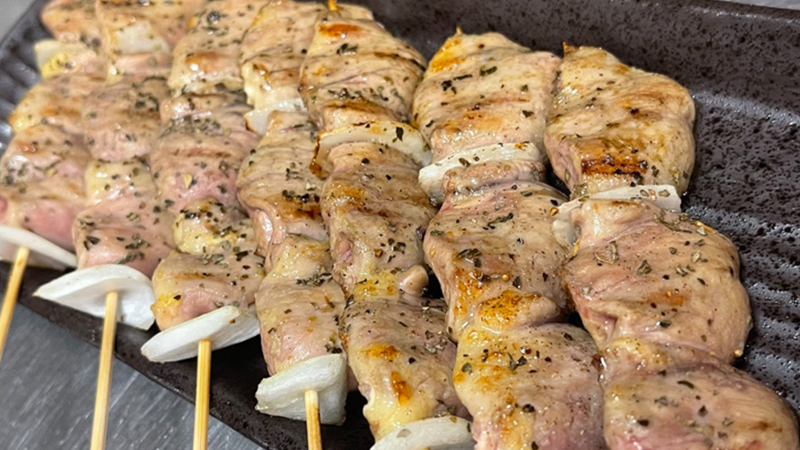朝引き鶏を使用した焼き鳥は必食